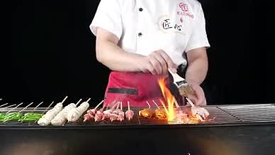 升格专业厨师烧烤烤肉烤串炭烤视频的预览图